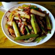 黄豆酱炒芹菜的做法-豆酱做芹菜馅饺子