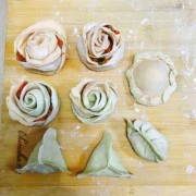 用饺子皮做玫瑰花的做法视频 用饺子皮做玫瑰花教程