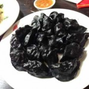 黑色的饺子面