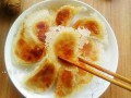  冰冻的水饺怎么做煎饺「冰冻的水饺怎样做煎饺」
