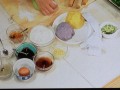 用彩纸包糖果 可以用彩色糖果做饺子皮