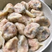 胡萝卜木耳虾仁饺子