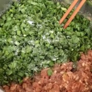 如何用韭菜猪肉做饺子（怎么做韭菜猪肉饺子馅）