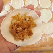 油渍酸菜水饺怎样做好吃-油之了酸菜饺子
