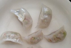 如何和水晶饺子皮（水晶饺子皮怎么和）