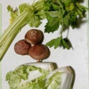 香菇白菜芹菜可以一起拌馅儿吗-芹菜香菇白菜饺子馅