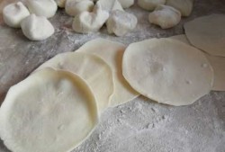 自制水饺皮怎么做 自制水饺皮的做法视频
