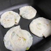 水饺皮做葱油饼-饺子皮葱油饼的做法视频