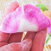 粉色水饺-粉红色的饺子皮