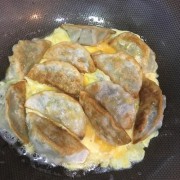 饺子皮鸡蛋生煎（怎样煎蛋饺皮）