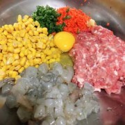 大虾玉米粒煮肉馅饺子（玉米虾肉饺子的做法）