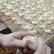 包东北饺子视频