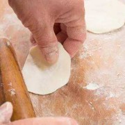 做饺子皮怎么和面擀饺子皮