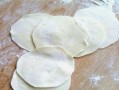 面粉做饺皮怎么做好吃 和面粉做水饺皮的视频