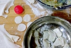 饺子粉和面用温水还是开水（周萝卜馅的饺子和面是用开水还是温水）