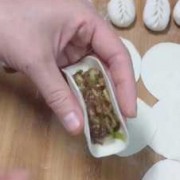 包柳叶饺子的方法