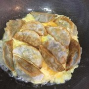 饺子皮跟鸡蛋可以一起煎皮（饺子皮和鸡蛋可以做什么美食）