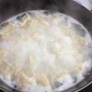 煮饺子皮一半白,饺子皮煮很久还是白白的 