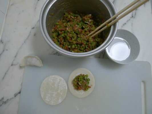 韭菜扁豆水饺（扁豆韭菜饺子的做法）  第2张