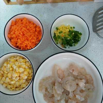 胡萝卜玉米肉虾皮饺子,胡萝卜玉米虾饺的做法  第3张