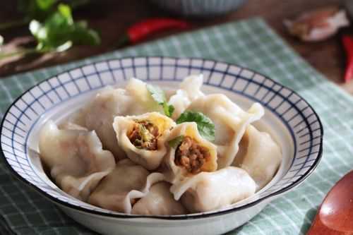 芹菜和香菇包饺子 芹菜香菇水饺可以加鸡蛋  第2张