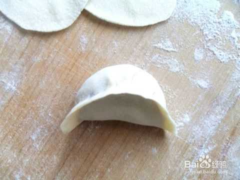 方面皮包饺子的方法 方面皮包饺子怎么包法  第2张