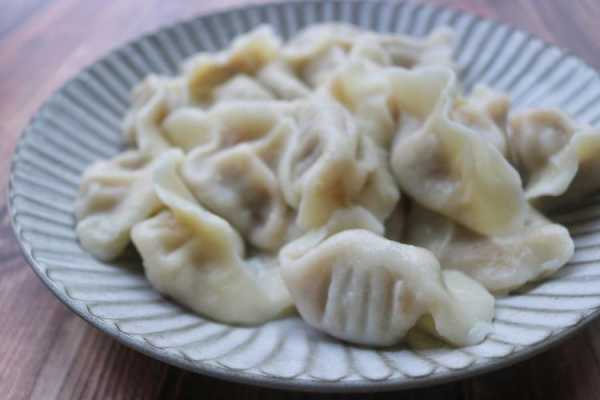 在家制作羊肉洋葱水饺,羊肉洋葱饺子馅的做法和配料  第3张