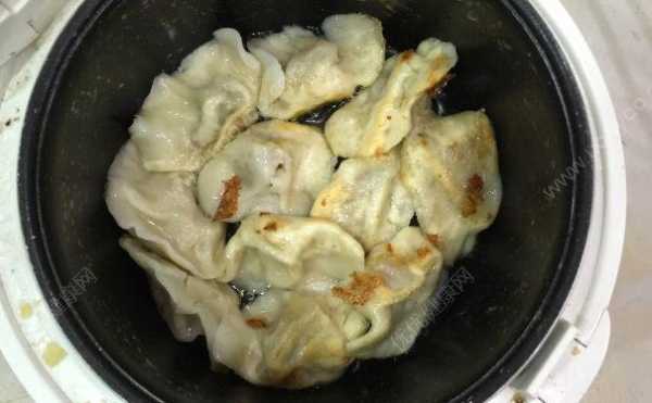 电饭煲煎饺子的做法窍门 用电饭煲煎水饺  第3张