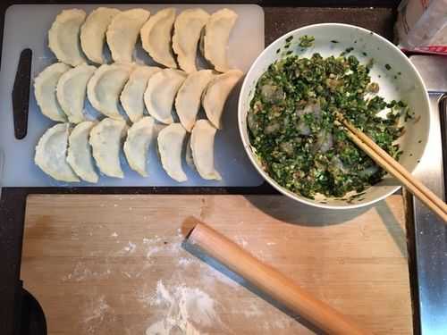 如何做香菇韭菜陷水饺_香菇韭菜馅儿饺子怎么做  第3张