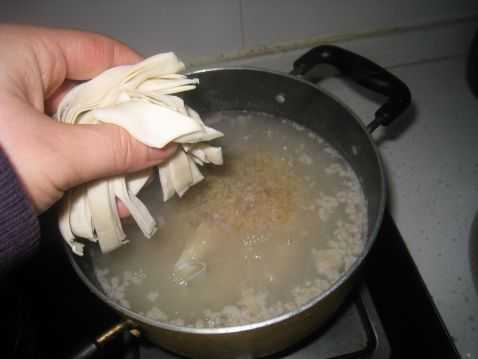 饺子皮的浓汤做法（饺子皮做汤怎么好吃）  第3张
