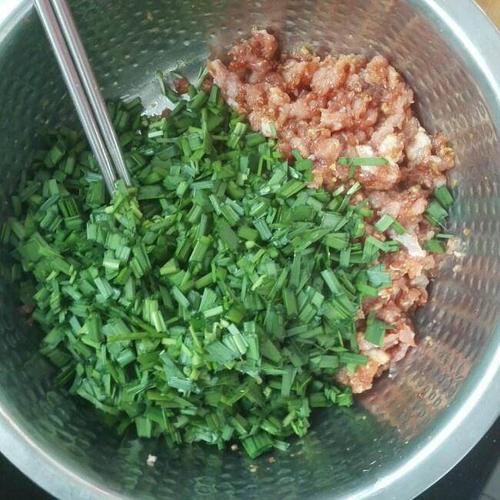 韭菜西红柿鸡蛋包饺子-西红柿韭菜猪肉饺子的做法  第3张
